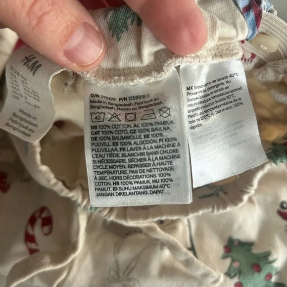 H&M Kids Pajama Set - Cream with Holiday Print - Picture 6 of 6